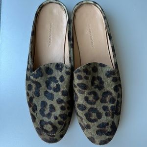 Banana Republic Olive Green Animal Print Slides Size 9